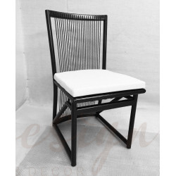 Cadeira Izzi com Almofada em Corda Redonda - Design Studio Zigaub 